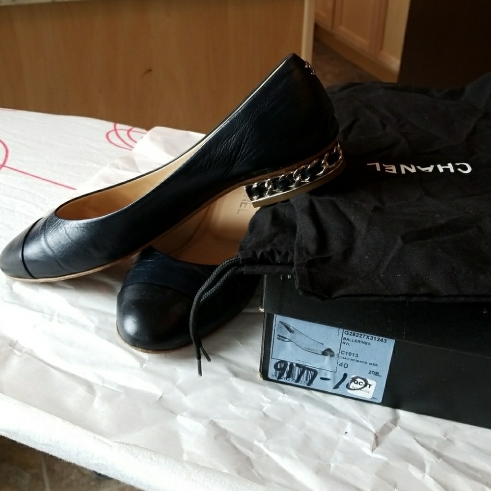 CHANEL flats